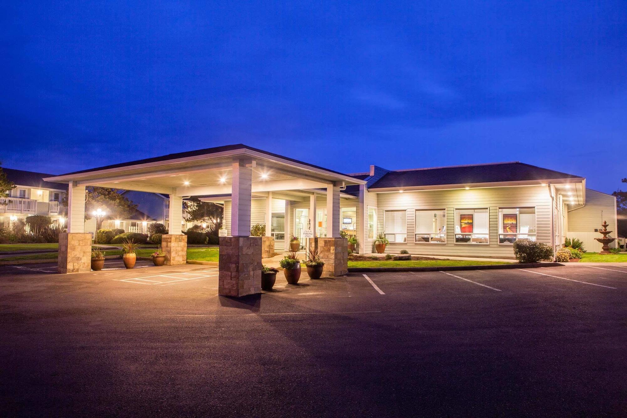 Best Western Inn At Face Rock Бандън Екстериор снимка